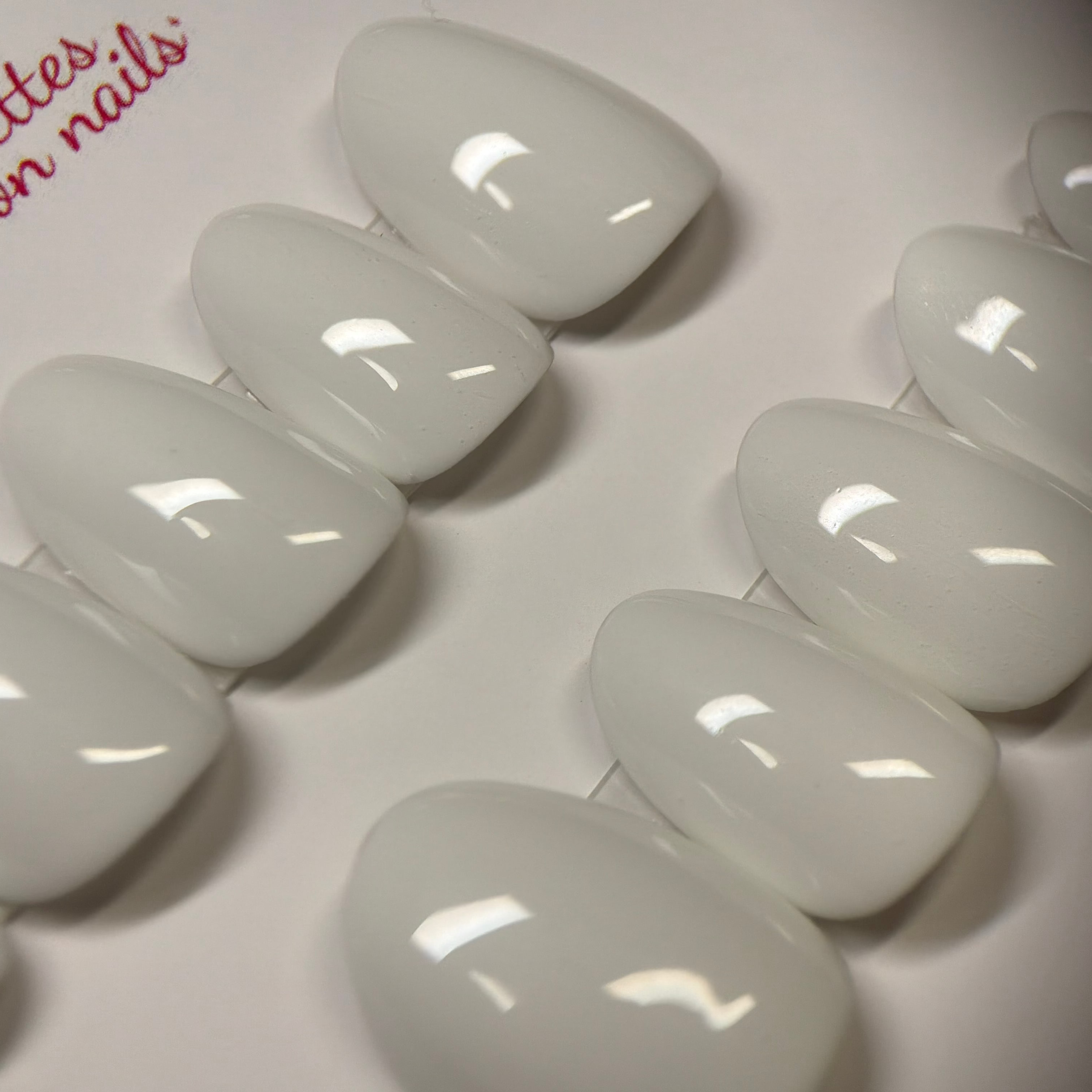 Press-on nails finition brillante fait main