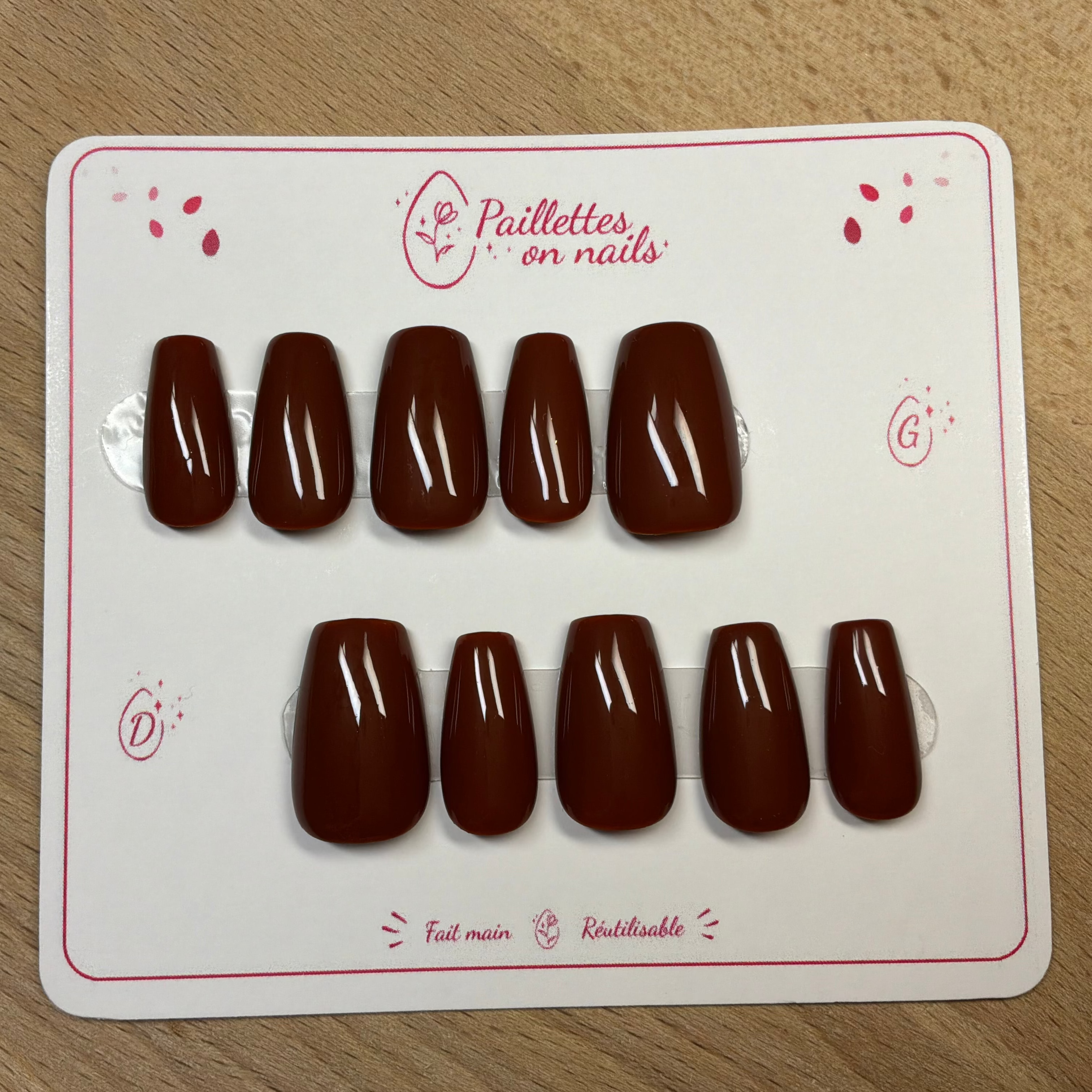 Press on uni chocolat de face forme coffin