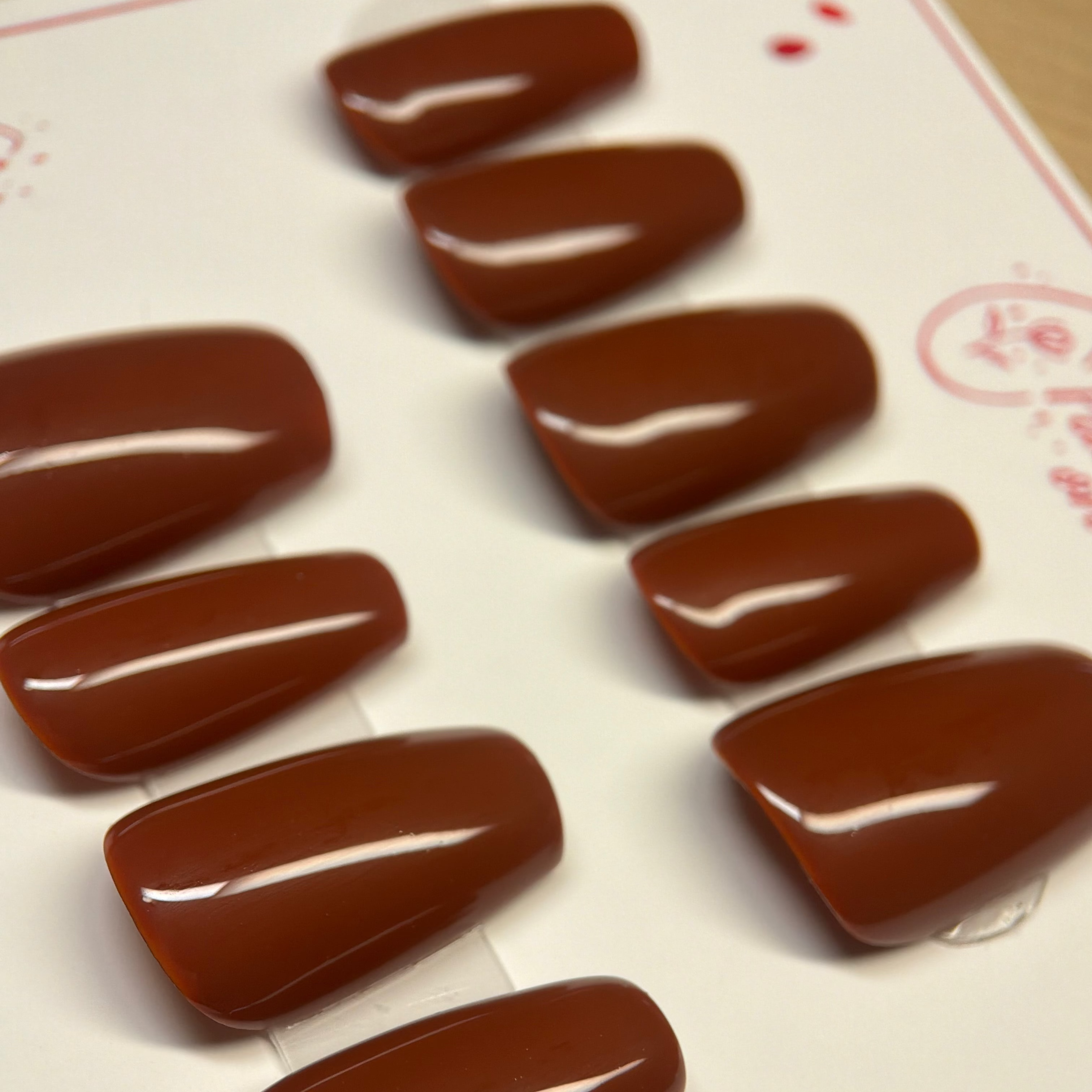Faux ongles fait main marron chocolat coffin 